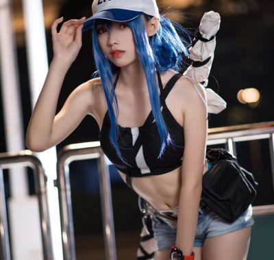 COS图集丨Coser大大卷卷小卷:NO.012女游客 陈 [9P-158MB]