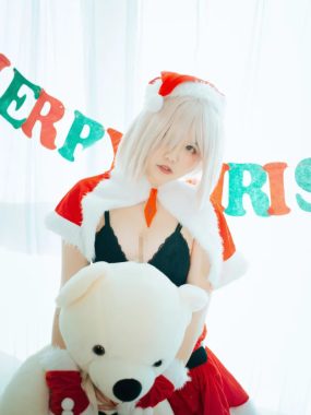 COS图集丨Coser阿半今天很开心:NO.032-圣诞马修[40P-208.9M]