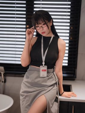 COS图集丨Coser轩萧学姐:NO.045-眼镜娘OL[85P-3V-647.2M]